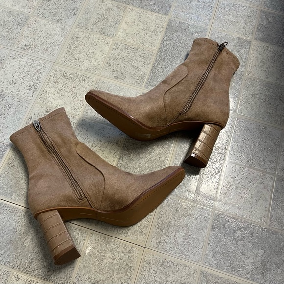 NWOB Dolce Vita Petya Mushroom Stella Suede Embossed Heel Booties - Picture 6 of 10